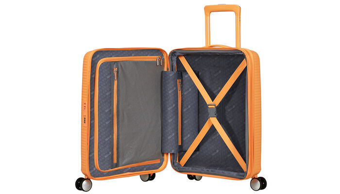 Extra cipzáras zsebbel rendelkező
 belső rendszerező 