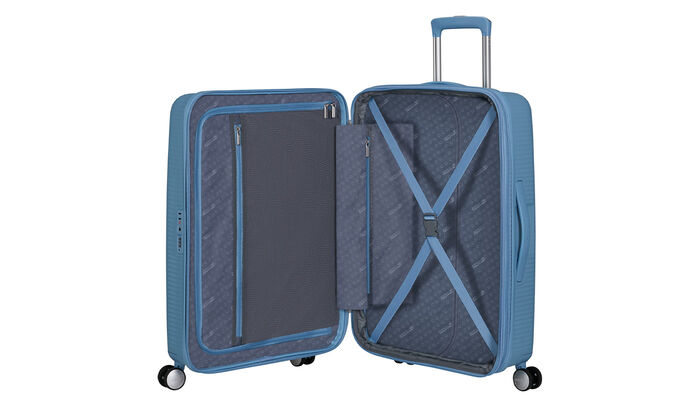 Extra cipzáras zsebbel rendelkező
 belső rendszerező 