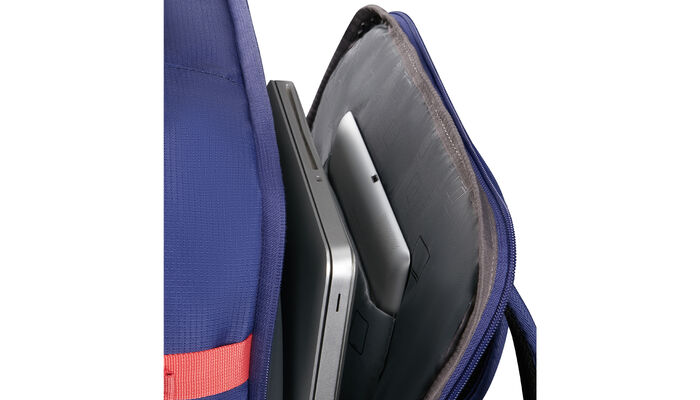 Külön laptop rekesz 15.6" modellhez