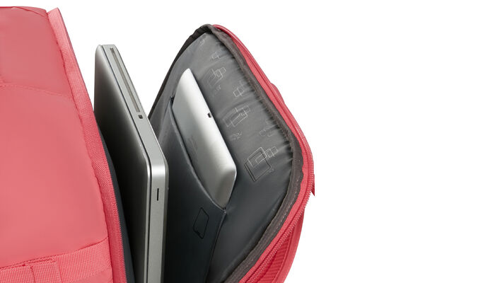 Külön laptop rekesz 15.6" modellhez