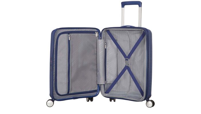 Extra cipzáras zsebbel rendelkező
 belső rendszerező