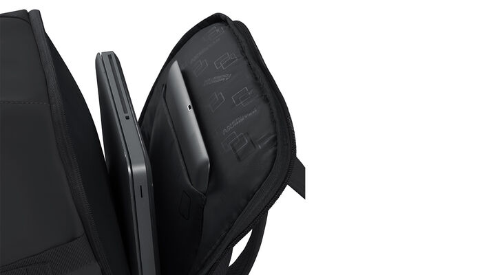 Külön laptop rekesz 15.6" modellhez