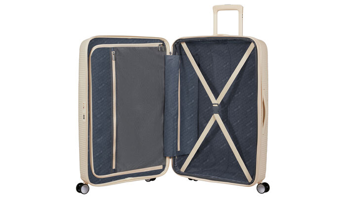 Extra cipzáras zsebbel rendelkező
 belső rendszerező 