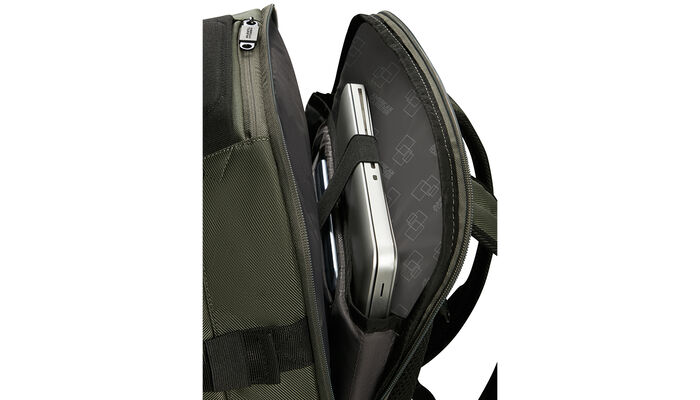 Külön laptop rekesz 15.6" modellhez