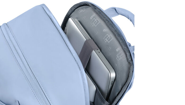 Külön laptop rekesz 15.6" modellhez