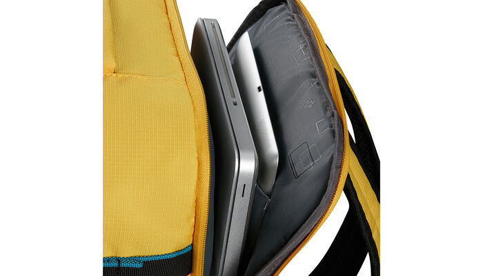 Külön laptop rekesz 15.6" modellhez