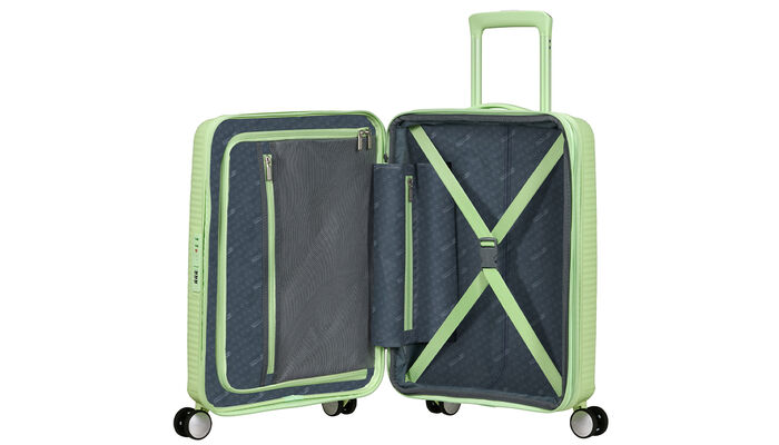 Extra cipzáras zsebbel rendelkező
 belső rendszerező 