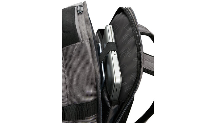 Külön laptop rekesz 15.6" modellhez