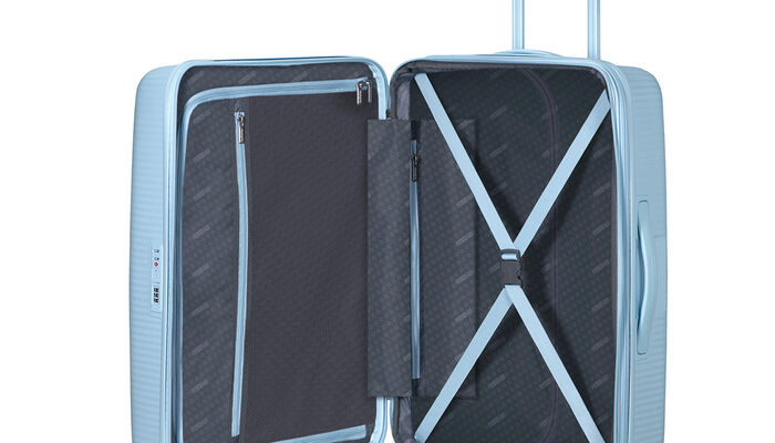 Extra cipzáras zsebbel rendelkező
 belső rendszerező