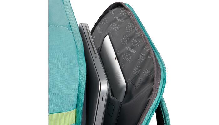 Külön laptop rekesz 15.6" modellhez