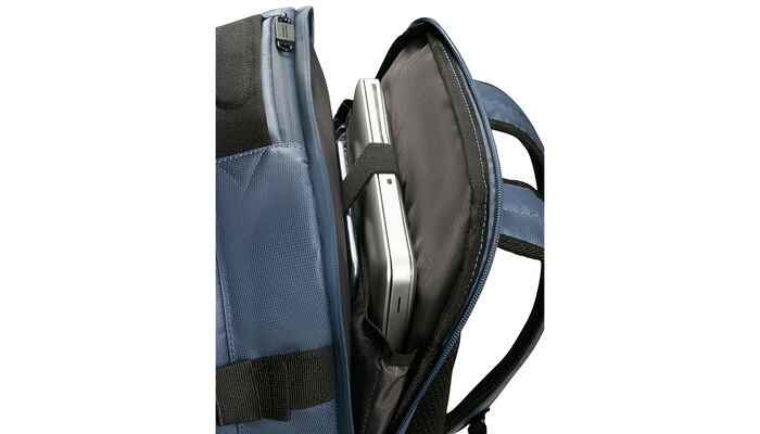 Külön laptop rekesz 15.6" modellhez