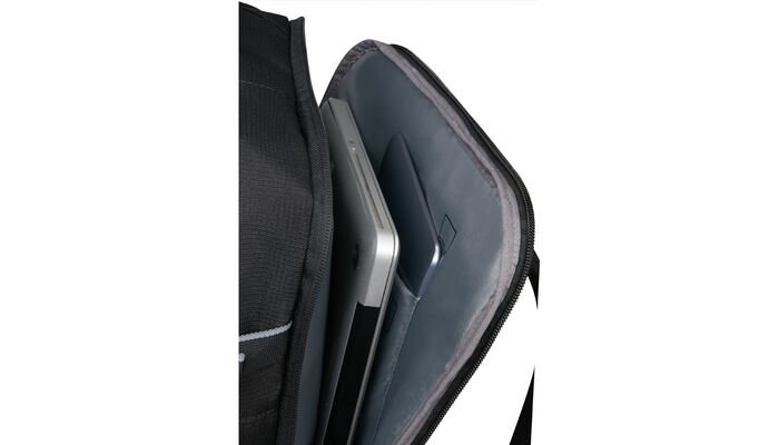 Külön laptop rekesz 15.6" modellhez