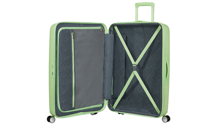 Extra cipzáras zsebbel rendelkező
 belső rendszerező 