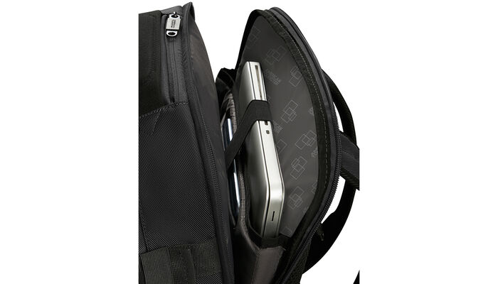 Külön laptop rekesz 15.6" modellhez