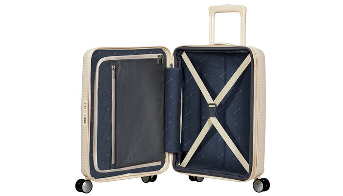 Extra cipzáras zsebbel rendelkező
 belső rendszerező 