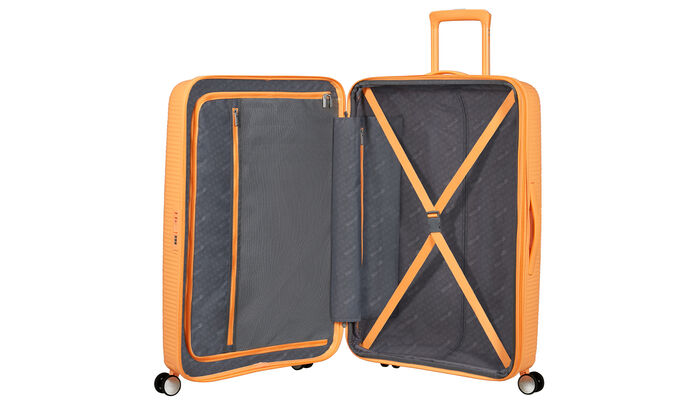 Extra cipzáras zsebbel rendelkező
 belső rendszerező 