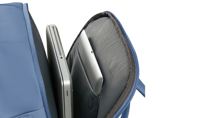 Külön laptop rekesz 15.6" modellhez