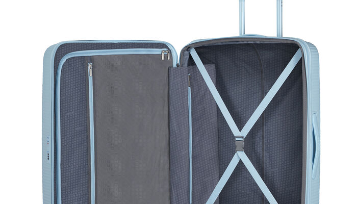 Extra cipzáras zsebbel rendelkező
 belső rendszerező 