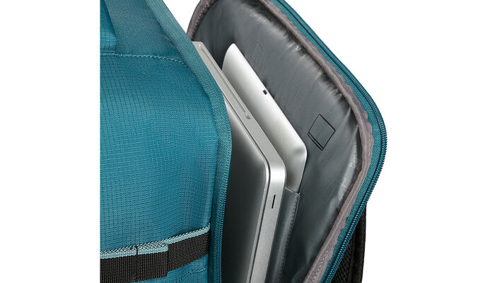 Külön laptop rekesz 15.6" modellhez