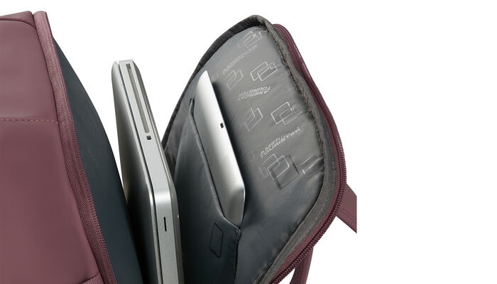 Külön laptop rekesz 15.6" modellhez