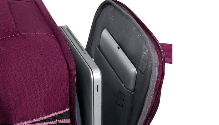 Külön laptop rekesz 15.6" modellhez