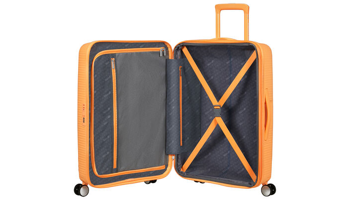 Extra cipzáras zsebbel rendelkező
 belső rendszerező 