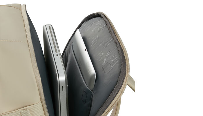 Külön laptop rekesz 15.6" modellhez