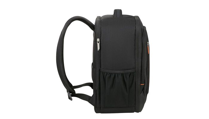 Külön laptop rekesz 15.6" modellhez