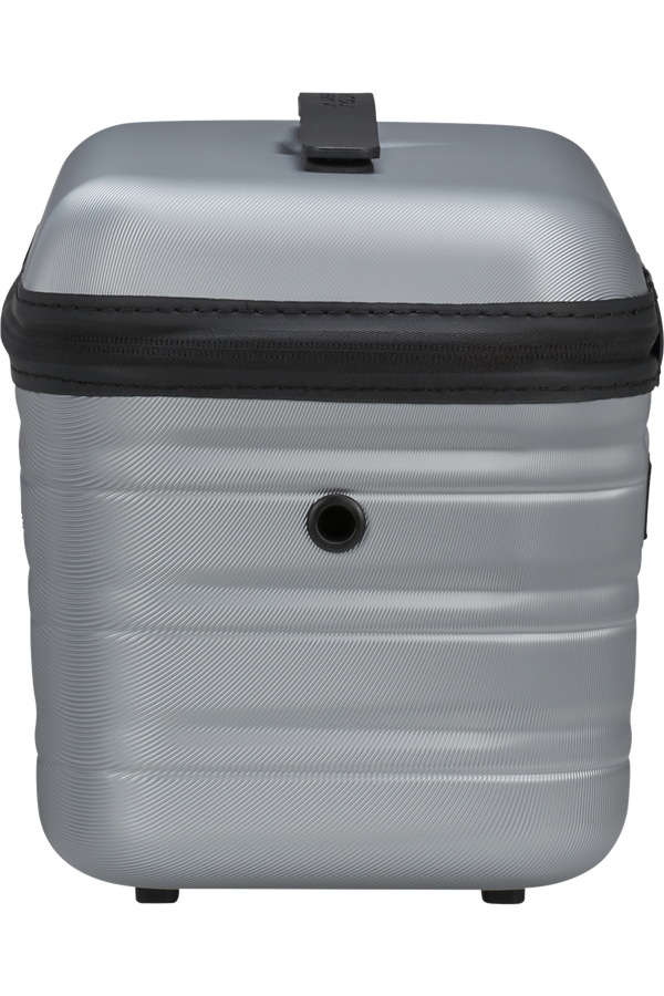 American Tourister Flashline Beauty Case  Sky Silver American Tourister Flashline Beauty Case  Sky Silver